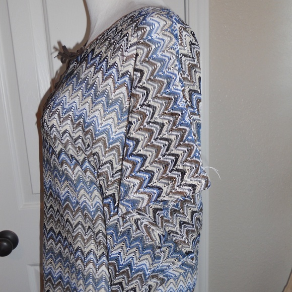 🌹Crochet tunic style shirt w/ suede laced detail - Picture 5 of 5